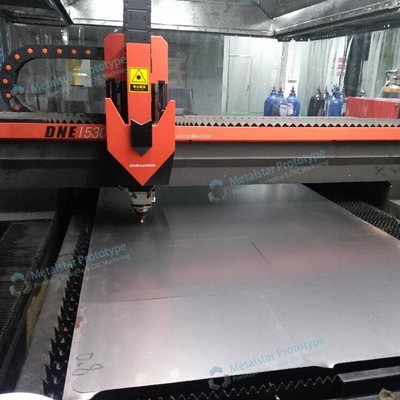 Vervaardiging op maat van zachte staalplaten voor architectuur